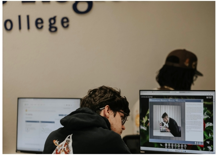 Student working on a computer in a computer lab. 