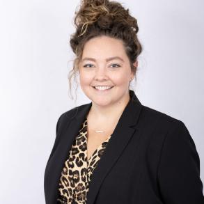 Alyson Beckman Headshot