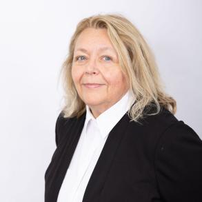 Julie Traynor Headshot
