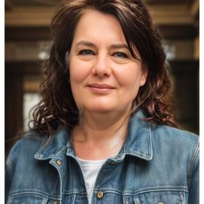 Headshot of Lauree Wanger.